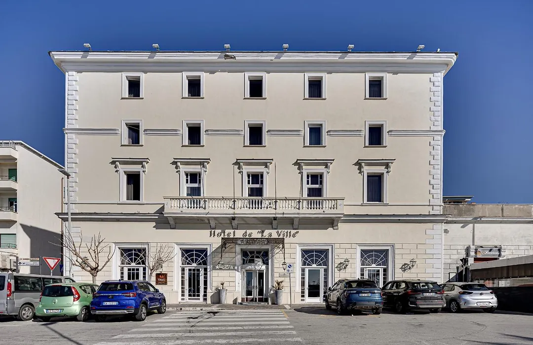 Hotel De La Ville-1