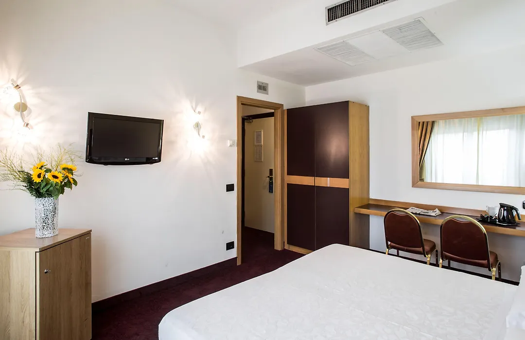 Hotel Mirage-1