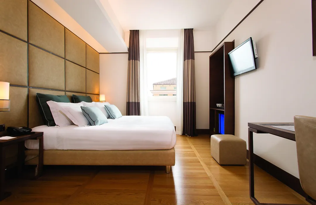 The Independent Hotel-1