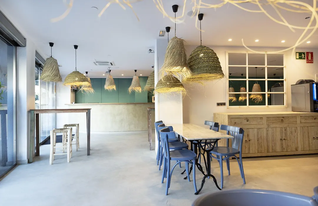 Yomo Hostal Bcn Port-1