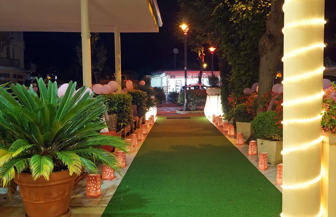 Hotel River fronte mare con piscina-1