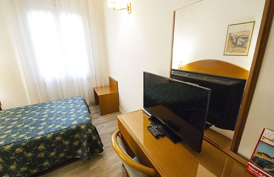 Hotel Italia-1