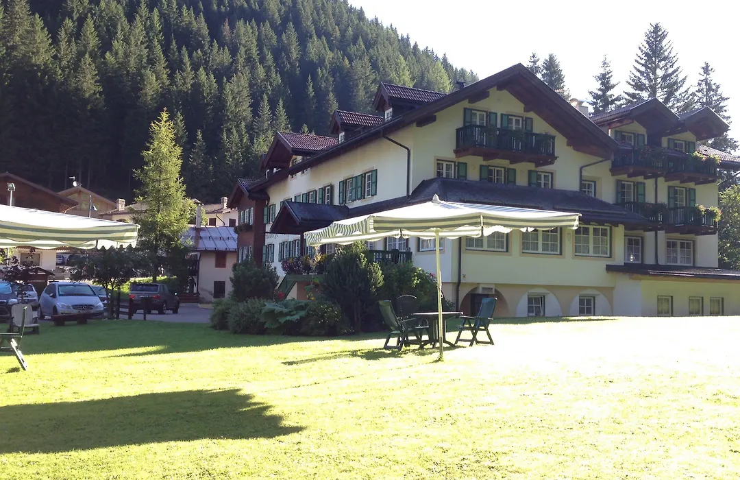Hotel Villa Rosella Park&Wellness-1