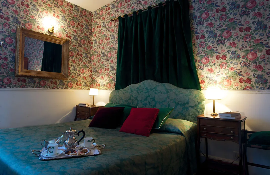 Guest House Arco Dei Tolomei-1