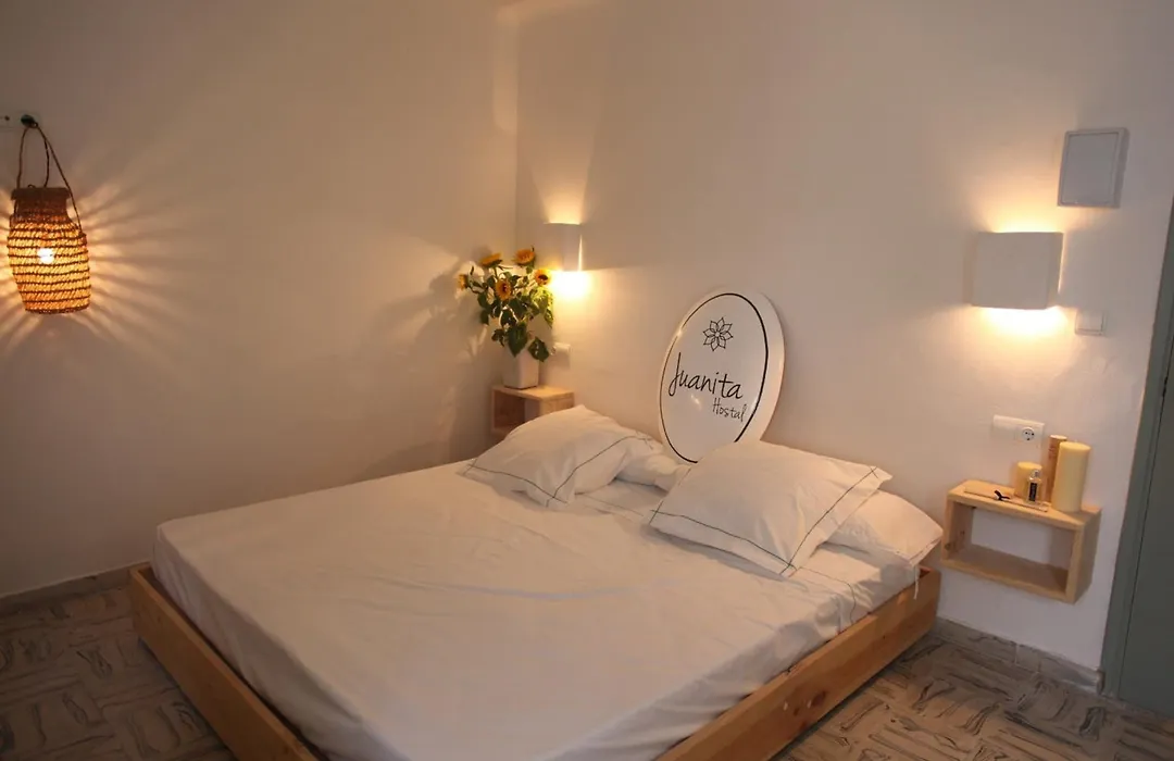 Juanita Hostal-1