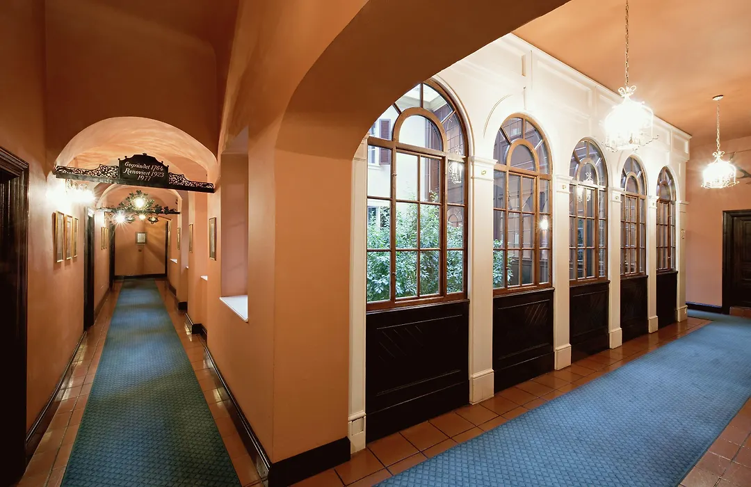 Hotel Koenig Von Ungarn-1