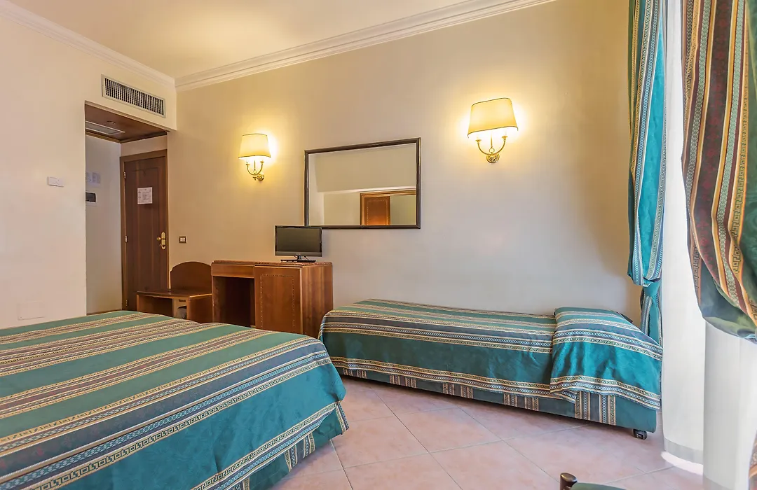 Raeli Hotel Lux-1