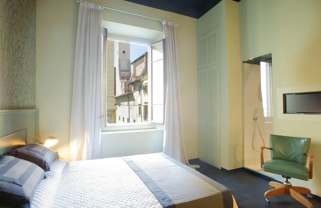 Arnobio Florence Suites-1