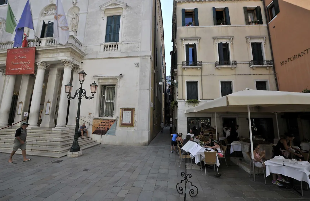 Al Theatro Palace-1