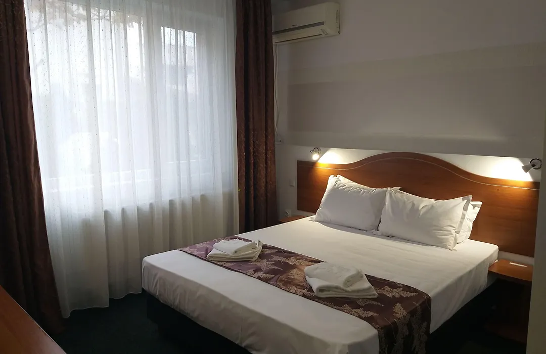 Hotel Tranzzit-1