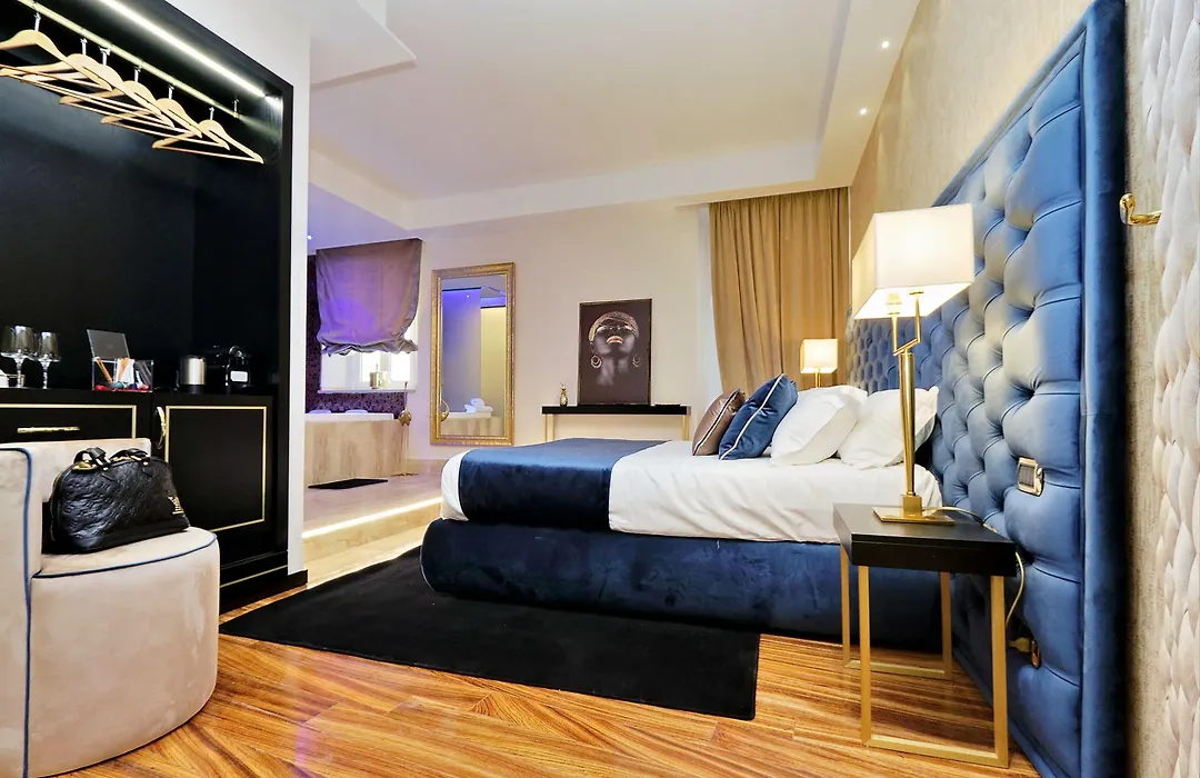 Spanish Diamond Luxury Suites & Jacuzzi-1