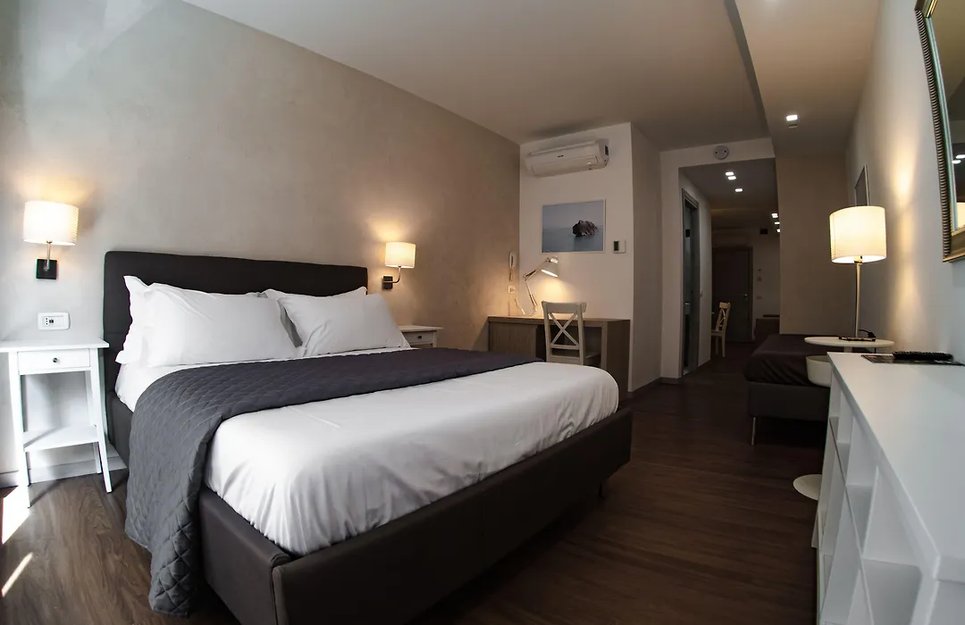 Prestige Rooms Chiaia-1