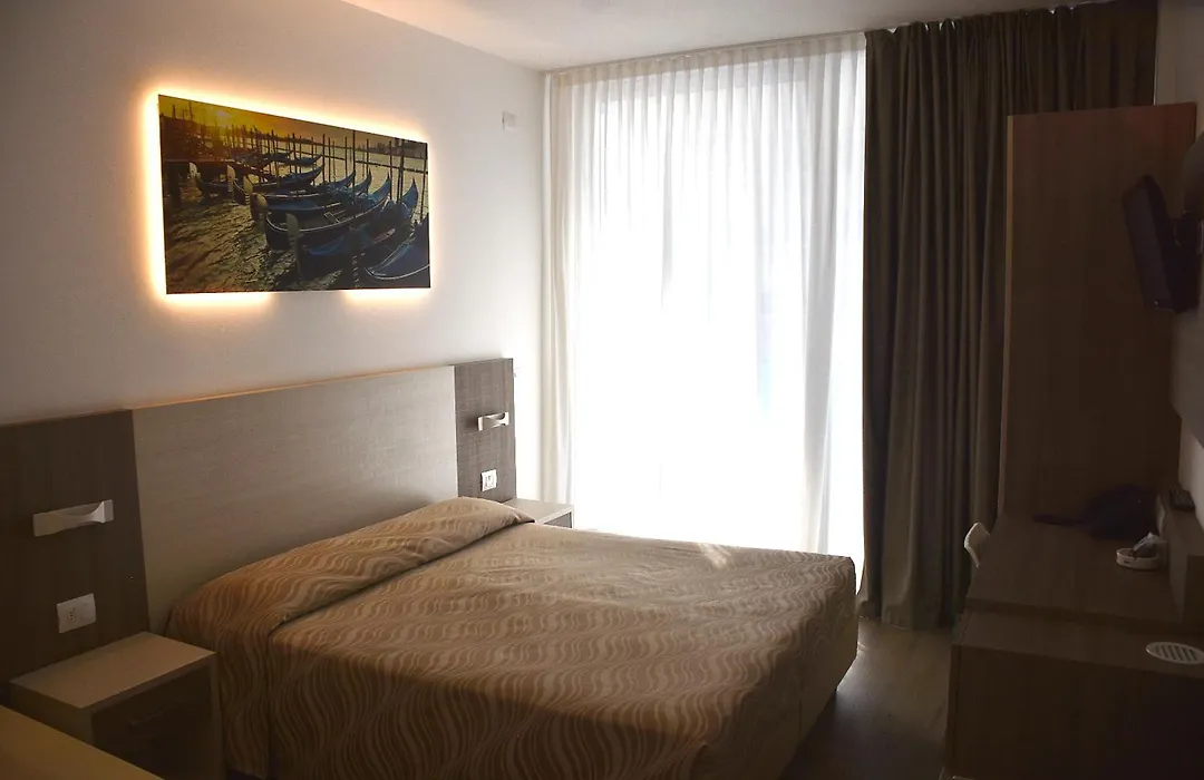 Hotel Montreal-1