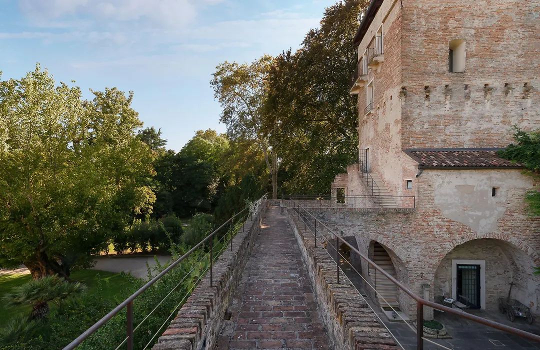 Massimago Wine Tower-1