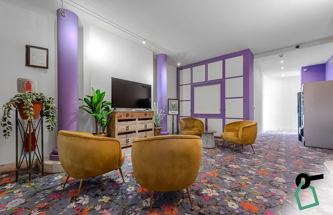 Hotiday Aparthotel Firenze-1