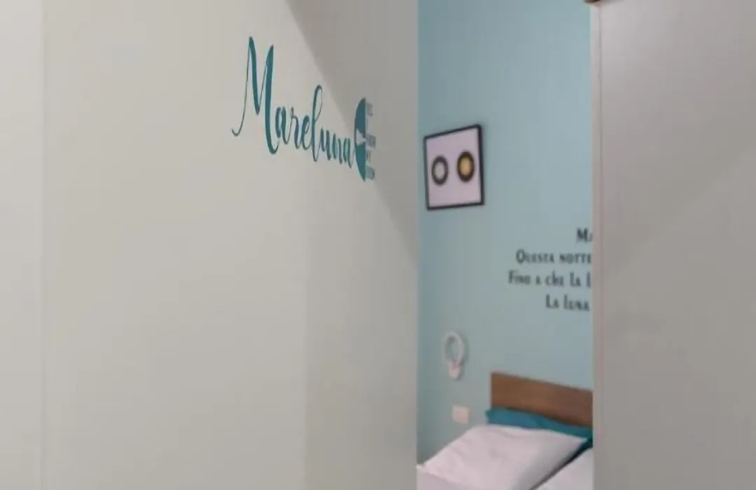 Yes I Know My Room - Storico-1