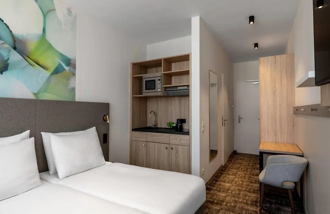 Wyndham Garden Munich Messe-1