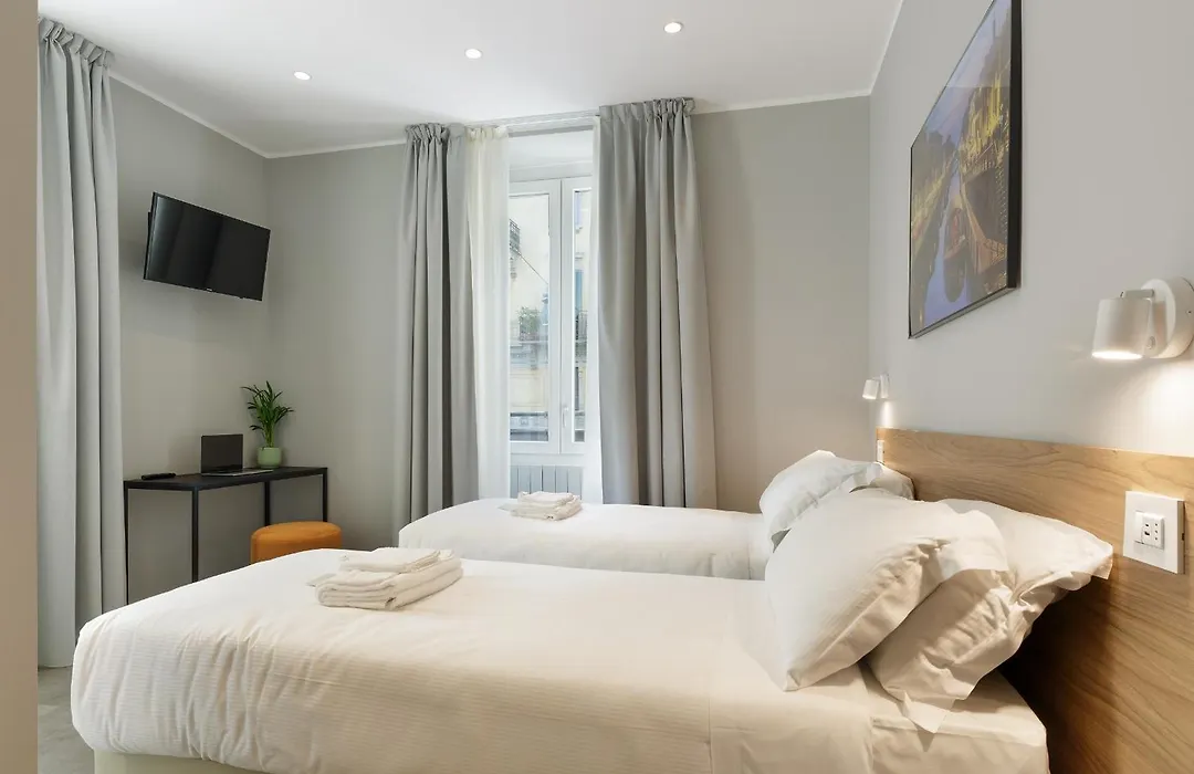 Hotel 22 Marzo-1