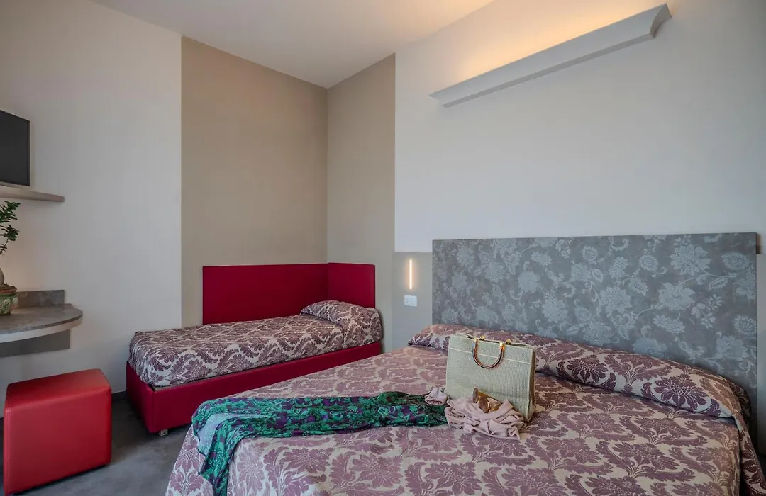Hotel 2000-1