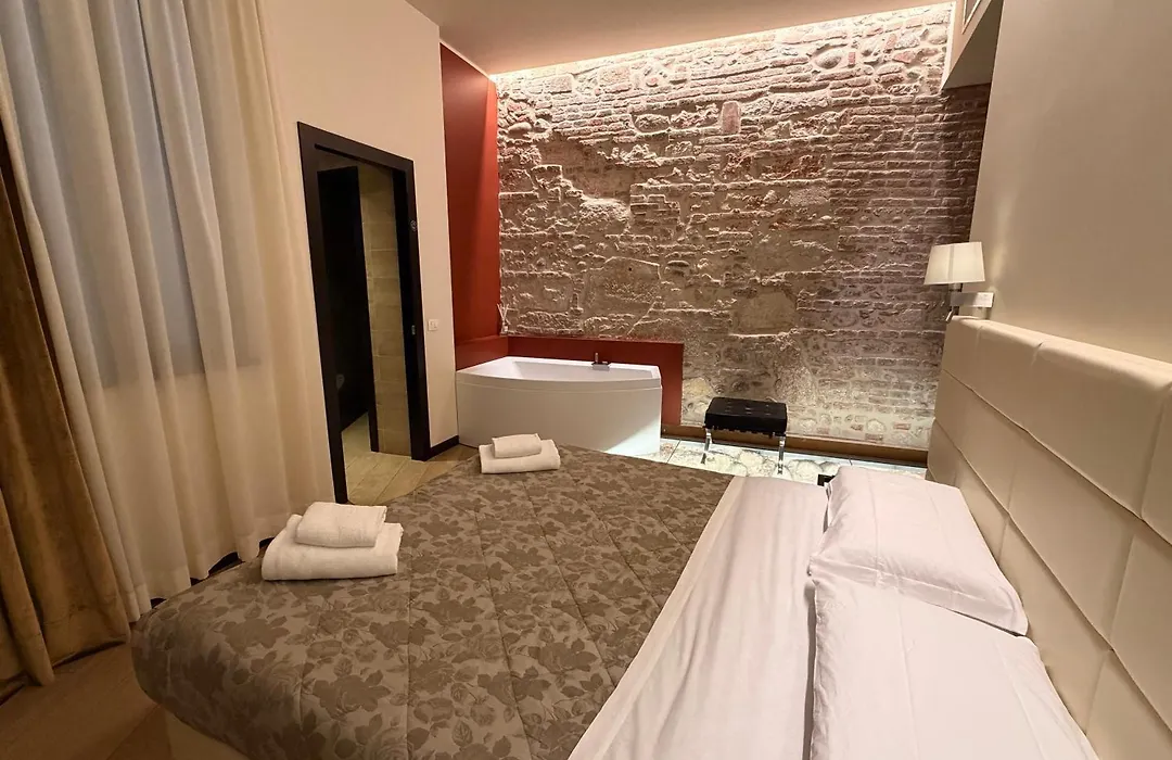 Arena Luxury Suite-1