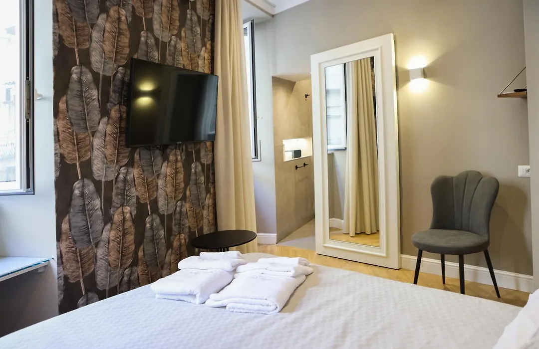 Salvator Rooms-1
