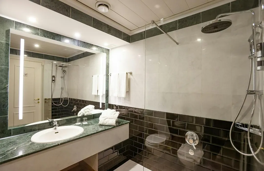 Leonardo Hotel Milan City Center-1