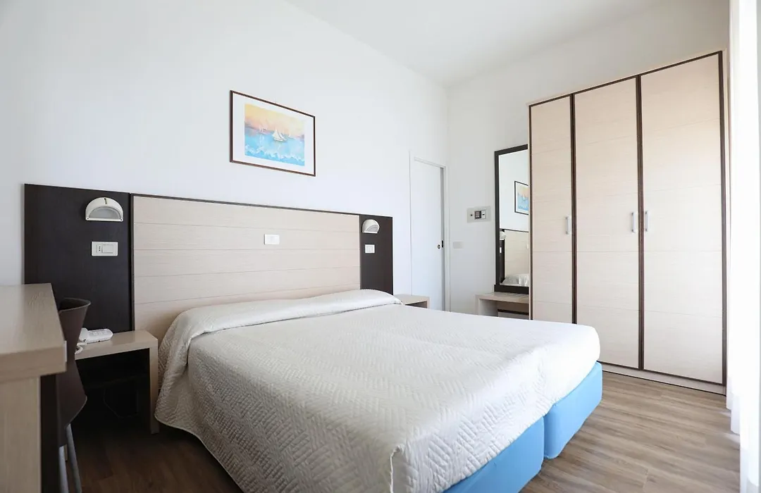 Hotel Daniel'S Fronte Mare-1