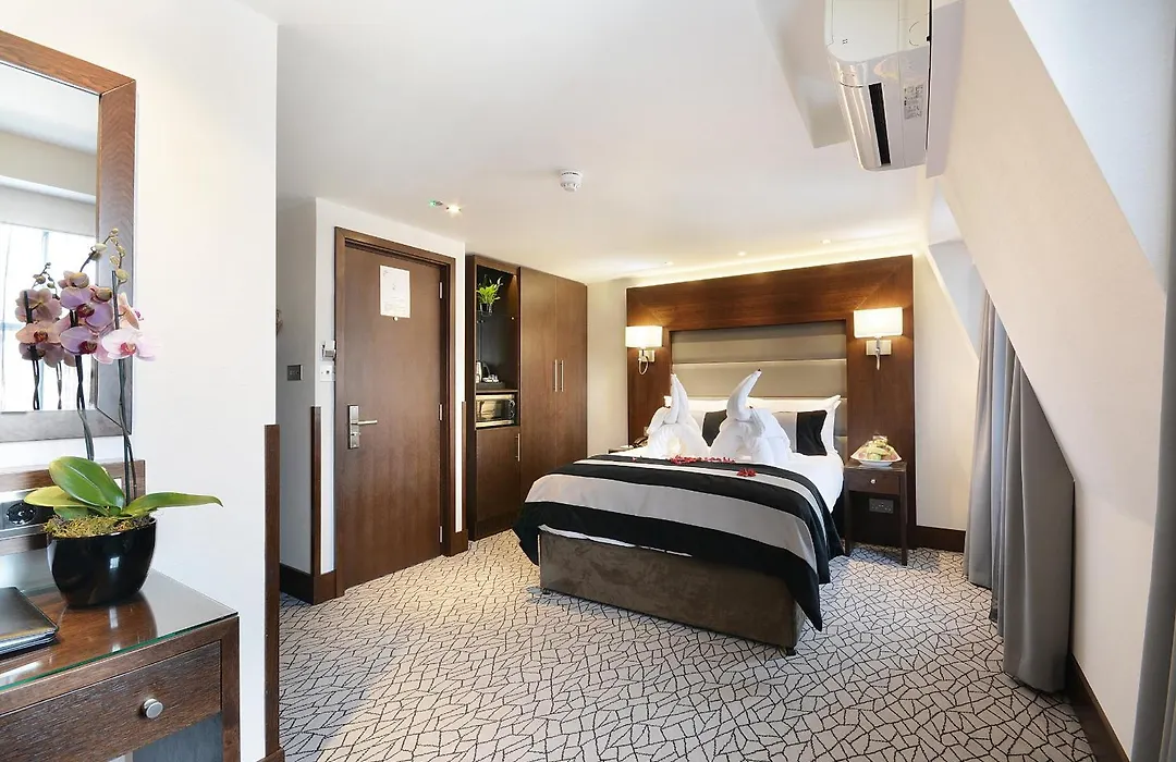 Park Grand Paddington Court-1