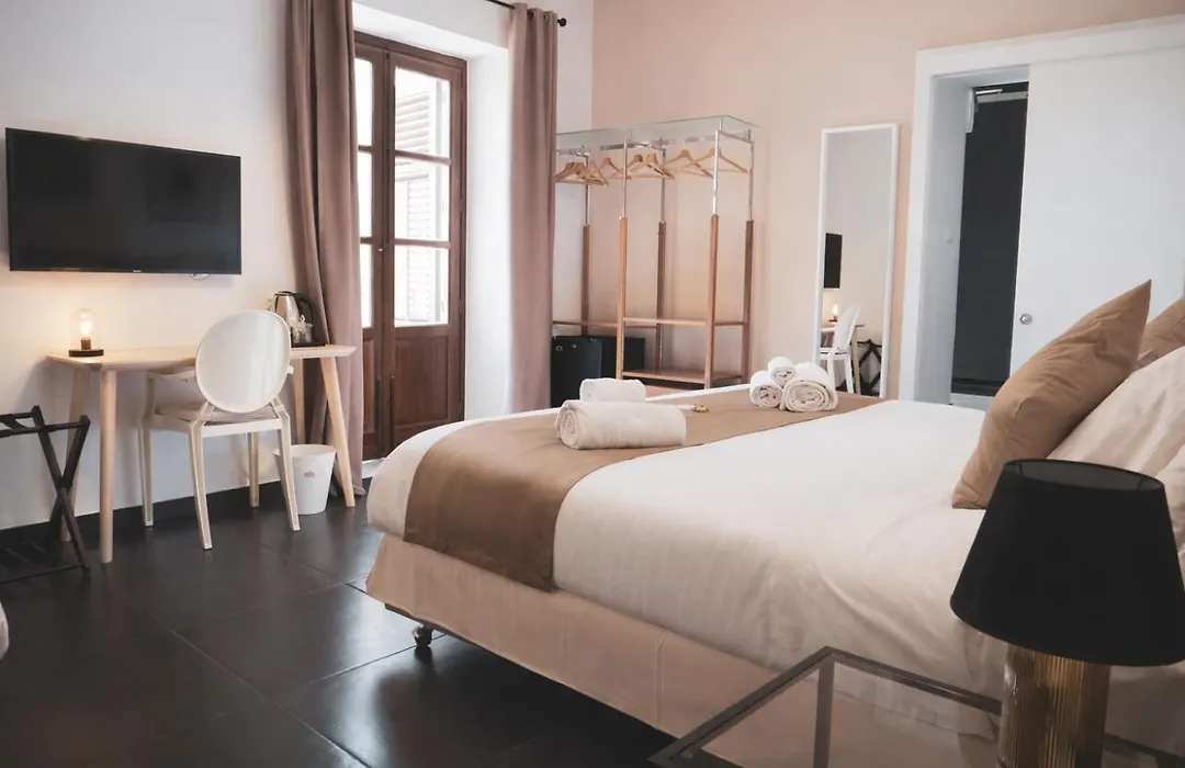 Dhome B&B-1