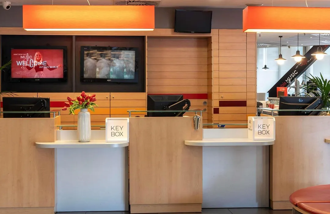 Ibis Barcelona Meridiana-1