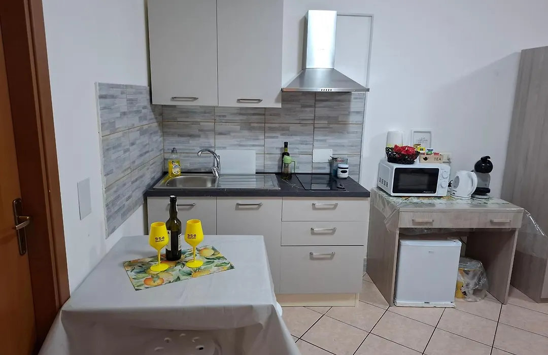 Le Lumìe L' antico Cortile Camere Con Cucina Privata With Private Kitchen-1