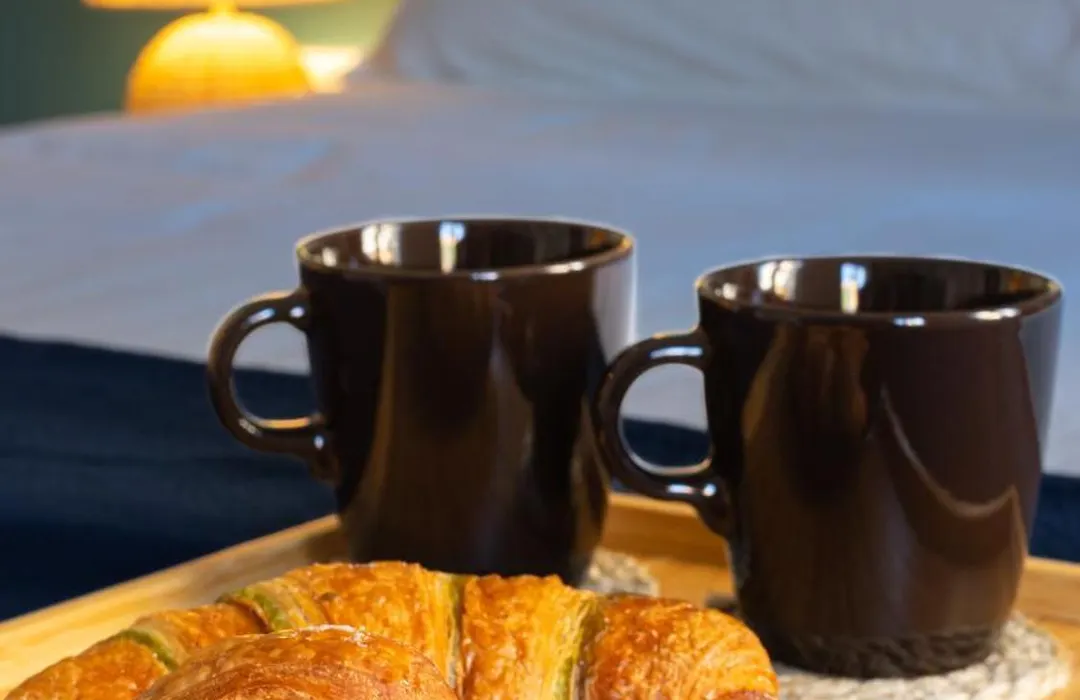 Bed & Breakfast Across The Room-1