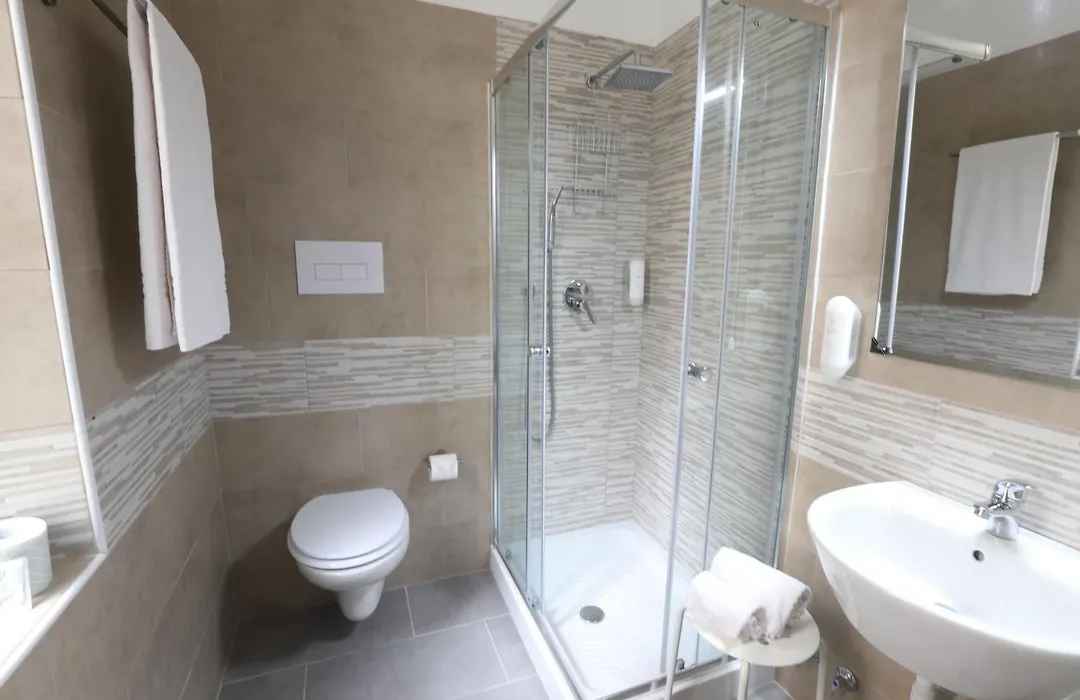 Albergo Leonardo Da Vinci-1