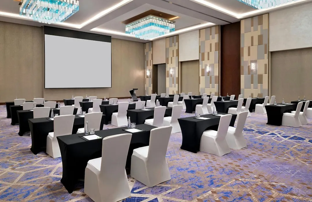 Holiday Inn Dubai Al-Maktoum Airport By Ihg-1