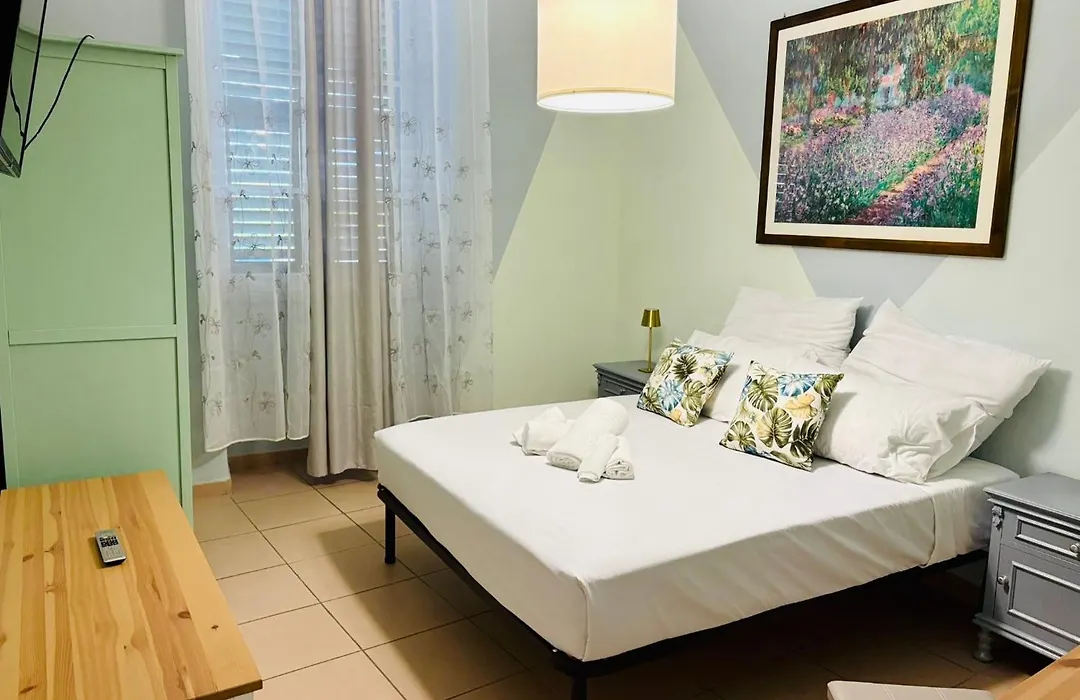Room Mercedes-1