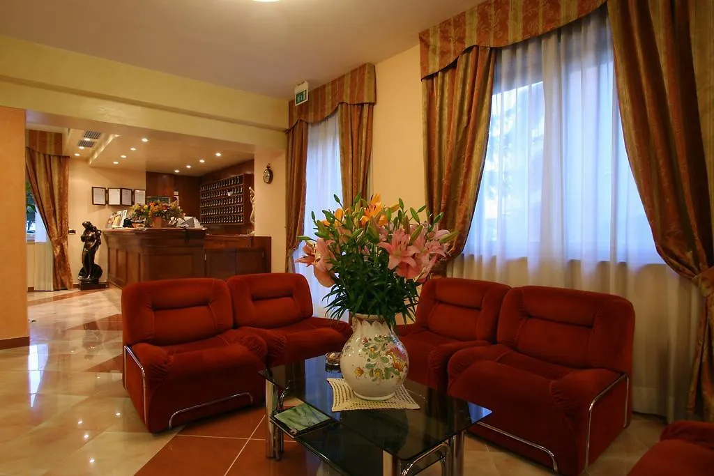 Hotel Villa Luca-1