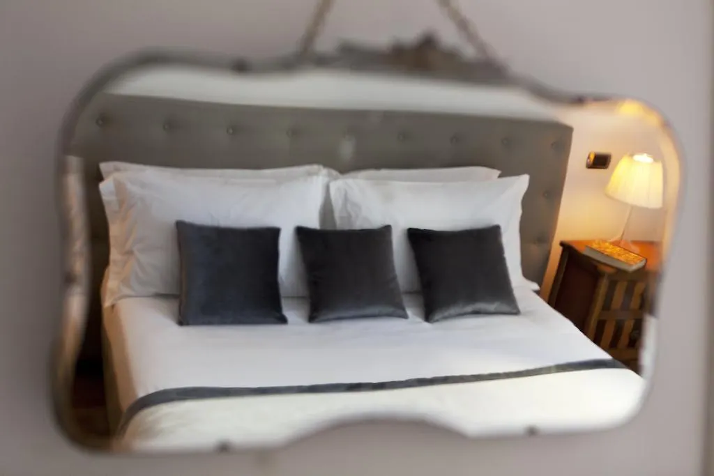 Garibaldi Suites Piazza Di Spagna-1