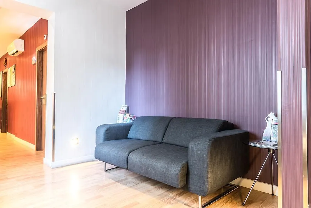 Hostal Bcn Ramblas-1
