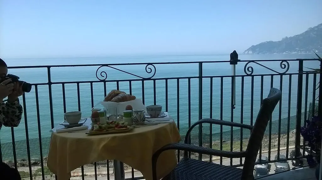 B&B Fronte Del Mare-1