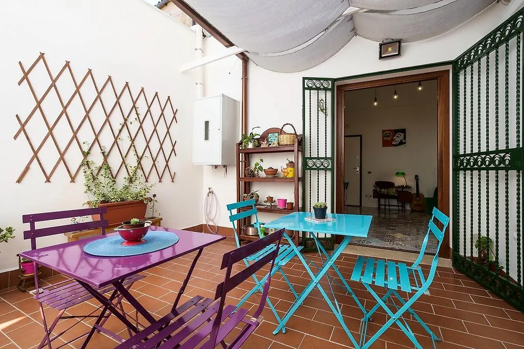 Mad Bed & Breakfast-1