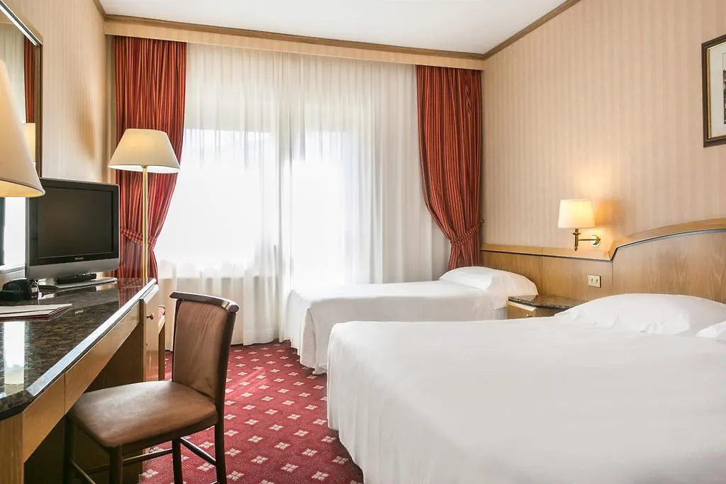 Hotel Beverly Hills-1