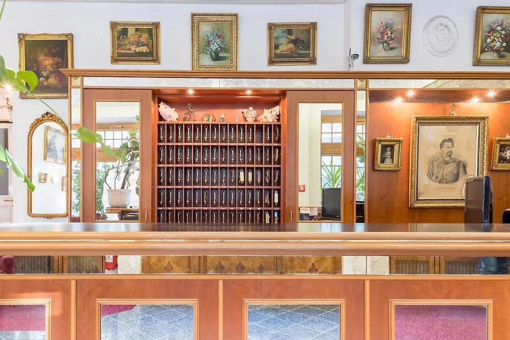 Hotel Bayernland-1