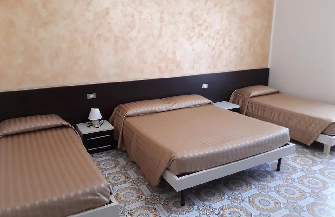 Hotel Happy-1