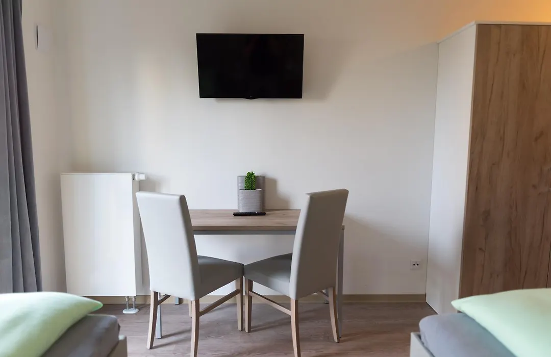 Firstsleep Boardinghouse Griesfeldstrasse Muenchen-1