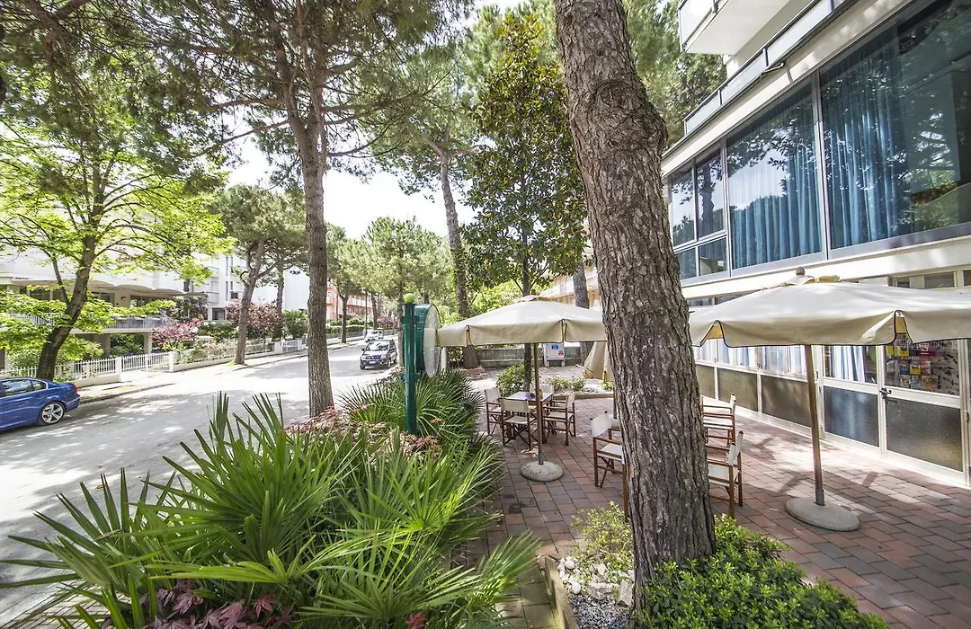 Renzo Hotel-1