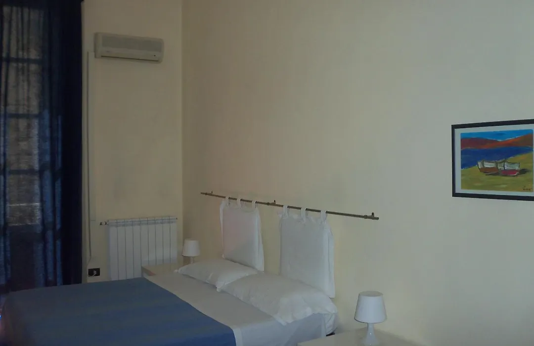 B&B Caravaggio Basic Rooms Near Ortigia-1
