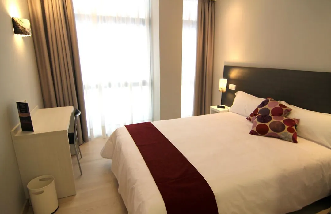 Hostal Aslyp 114-1