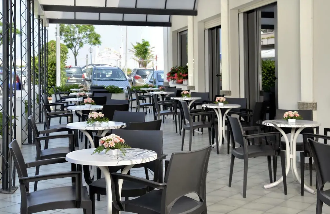 Hotel Ciondolo D'Oro 5 minuti da Rimini Fiera CON PARCHEGGIO INCLUSO-1