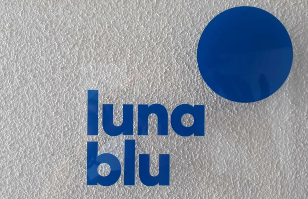 Luna Blu-1