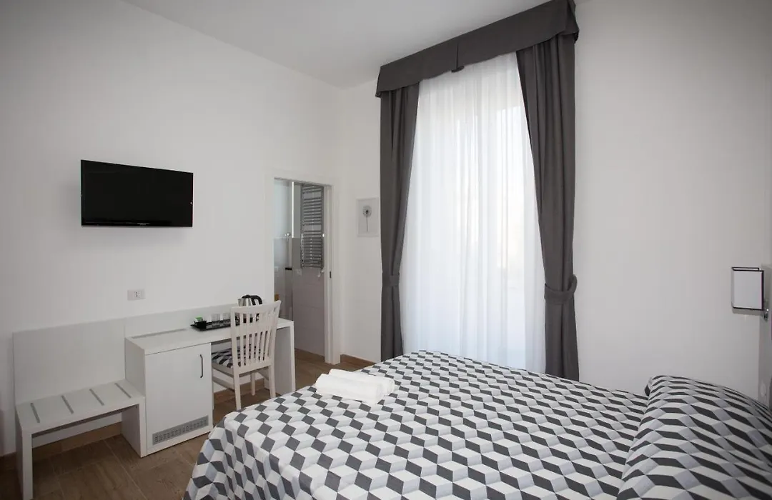 Guesthouse Porto di Roma-1